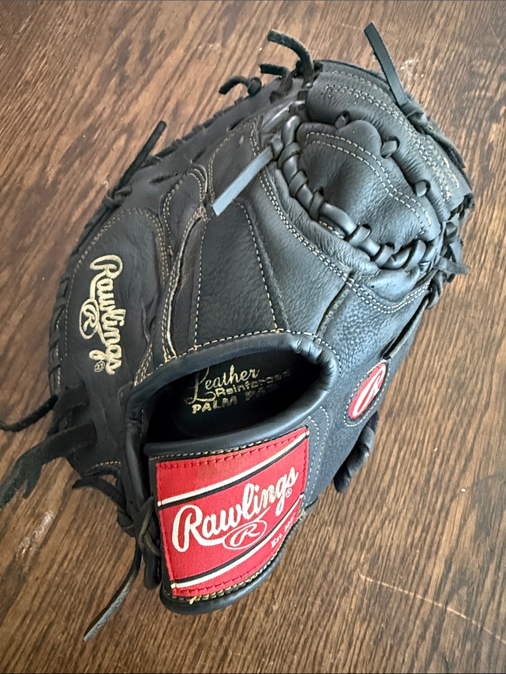 Rawlings Renegator catchers mitt. RHT